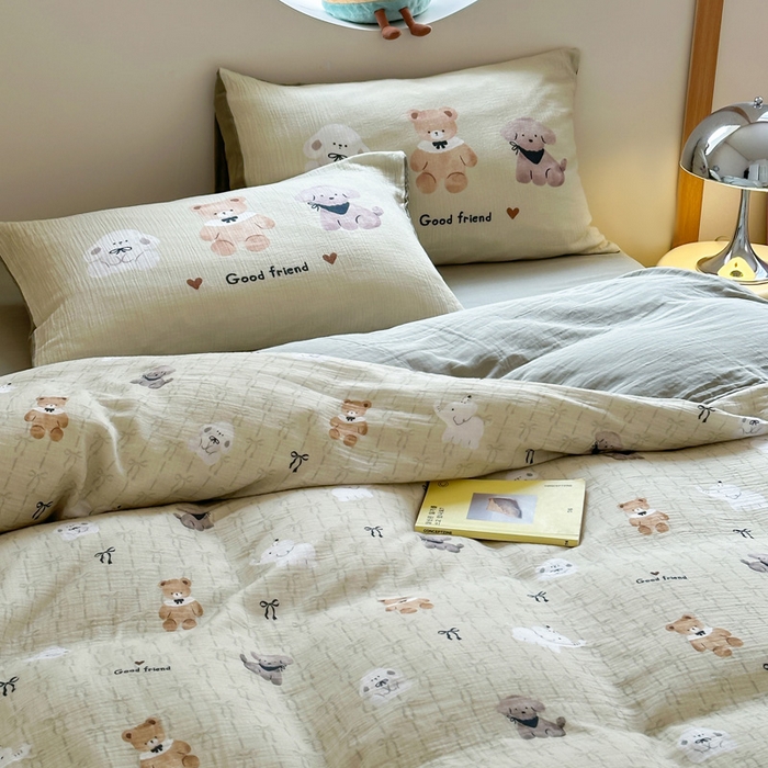 91家纺网 家纺一手货源 找家纺 咏绒家纺工厂店 2025新款全棉皱皱纱大版卡通数码印花款四件套 漂亮的领结-绿