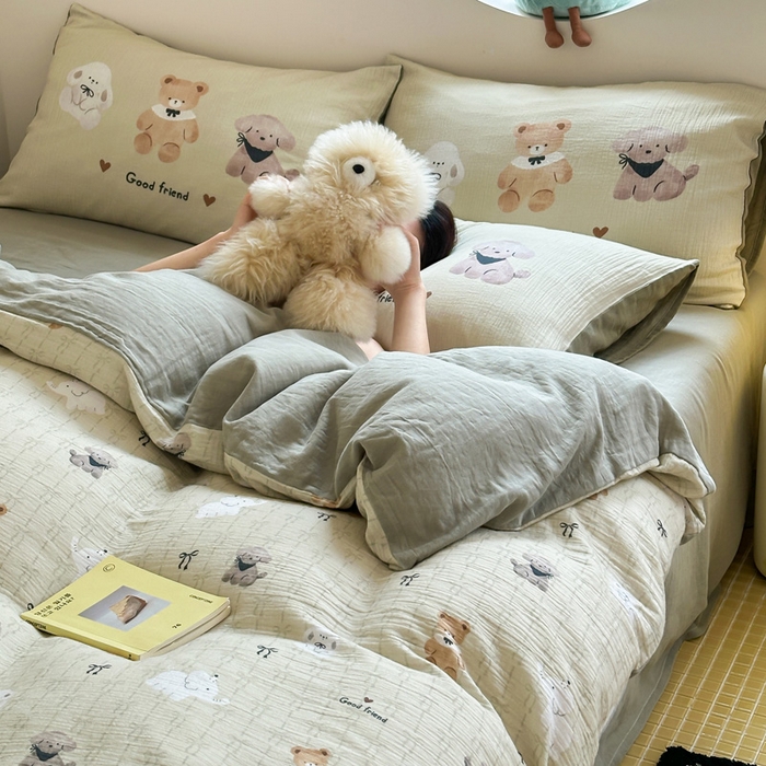 91家纺网 家纺一手货源 找家纺 咏绒家纺工厂店 2025新款全棉皱皱纱大版卡通数码印花款四件套 漂亮的领结-绿