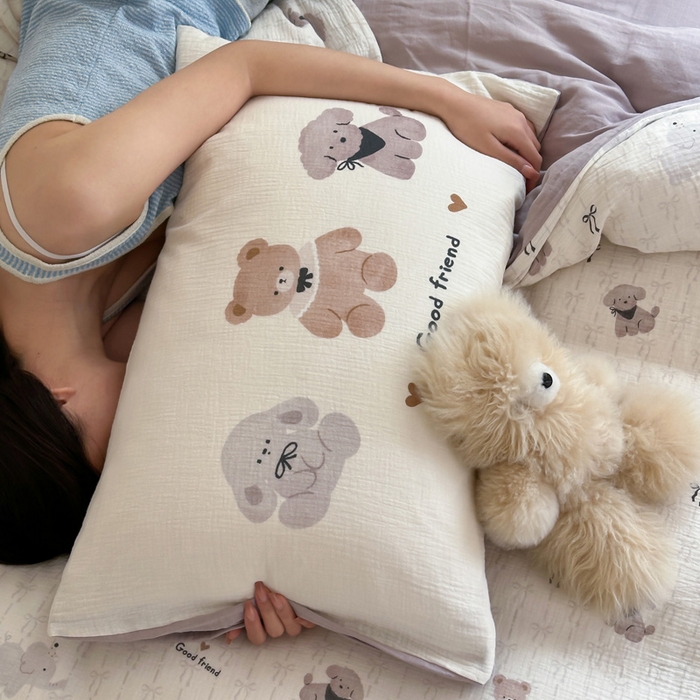 91家纺网 家纺一手货源 找家纺 咏绒家纺工厂店 2025新款全棉皱皱纱大版卡通数码印花款四件套 漂亮的领结-米白