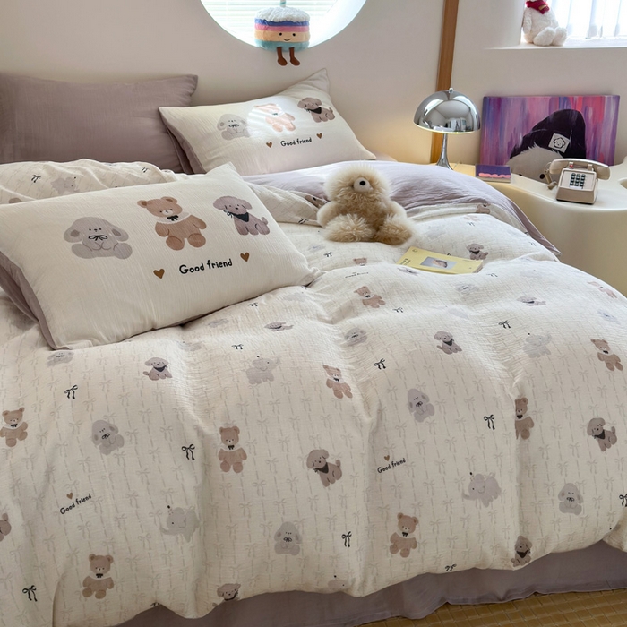 91家纺网 家纺一手货源 找家纺 咏绒家纺工厂店 2025新款全棉皱皱纱大版卡通数码印花款四件套 漂亮的领结-米白