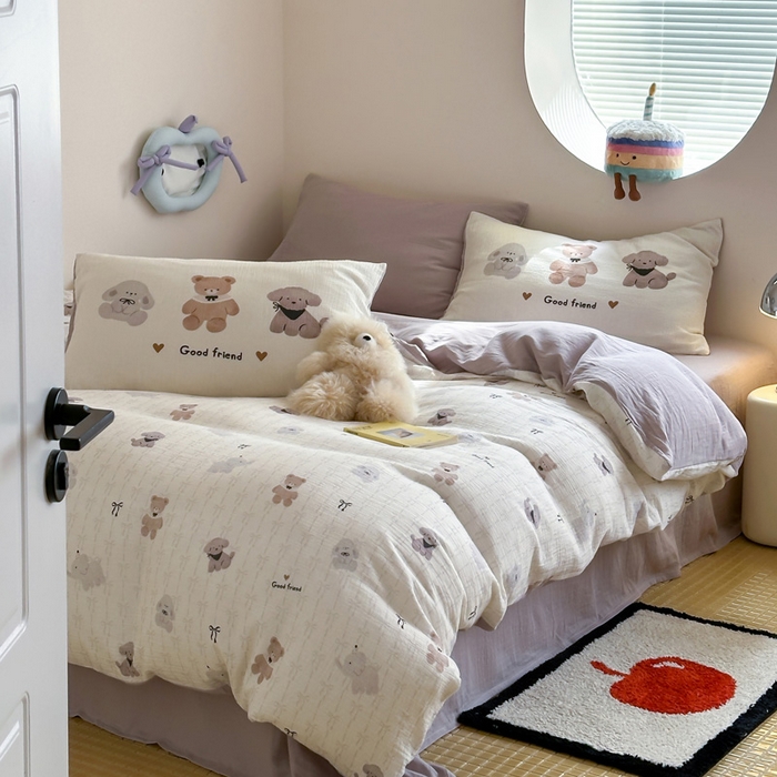 91家纺网 家纺一手货源 找家纺 咏绒家纺工厂店 2025新款全棉皱皱纱大版卡通数码印花款四件套 漂亮的领结-米白