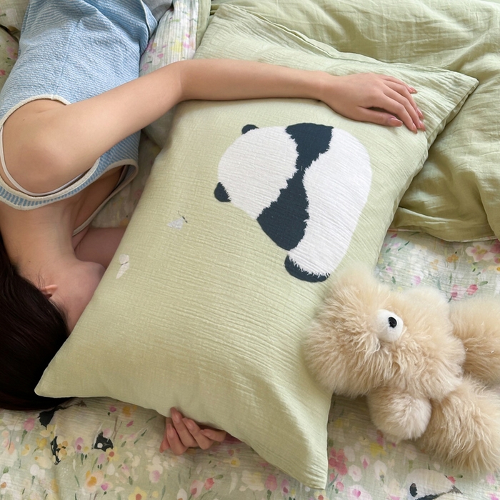 91家纺网 家纺一手货源 找家纺 咏绒家纺工厂店 2025新款全棉皱皱纱大版卡通数码印花款四件套 熊猫噗噗-绿