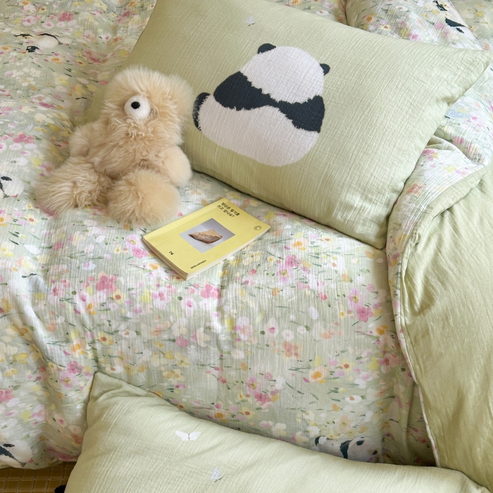 91家纺网 家纺一手货源 找家纺 咏绒家纺工厂店 2025新款全棉皱皱纱大版卡通数码印花款四件套 熊猫噗噗-绿