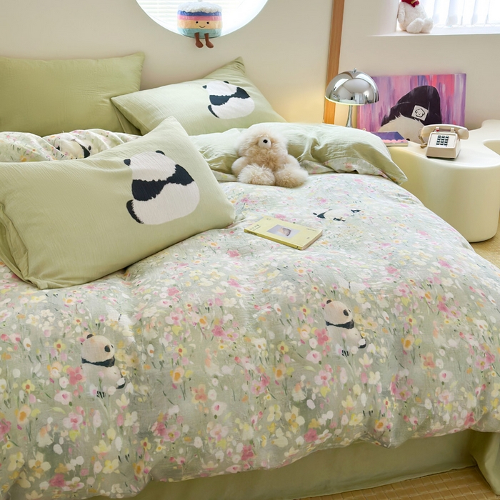 91家纺网 家纺一手货源 找家纺 咏绒家纺工厂店 2025新款全棉皱皱纱大版卡通数码印花款四件套 熊猫噗噗-绿