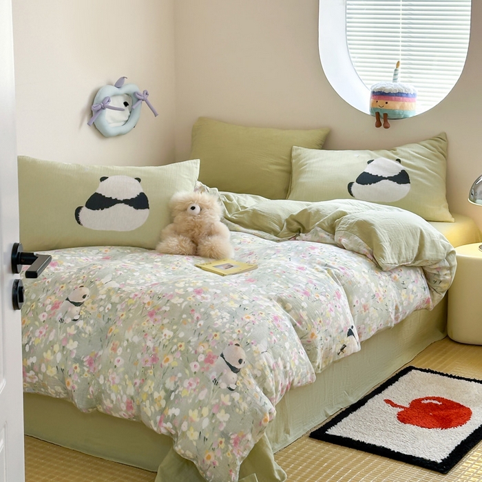 91家纺网 家纺一手货源 找家纺 咏绒家纺工厂店 2025新款全棉皱皱纱大版卡通数码印花款四件套 熊猫噗噗-绿