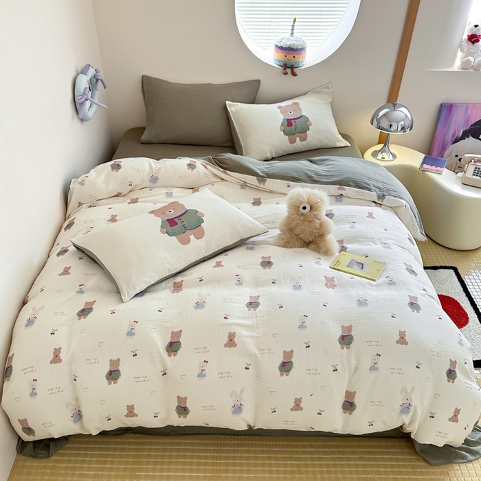 91家纺网 家纺一手货源 找家纺 咏绒家纺工厂店 2025新款全棉皱皱纱大版卡通数码印花款四件套 樱桃真甜-奶白