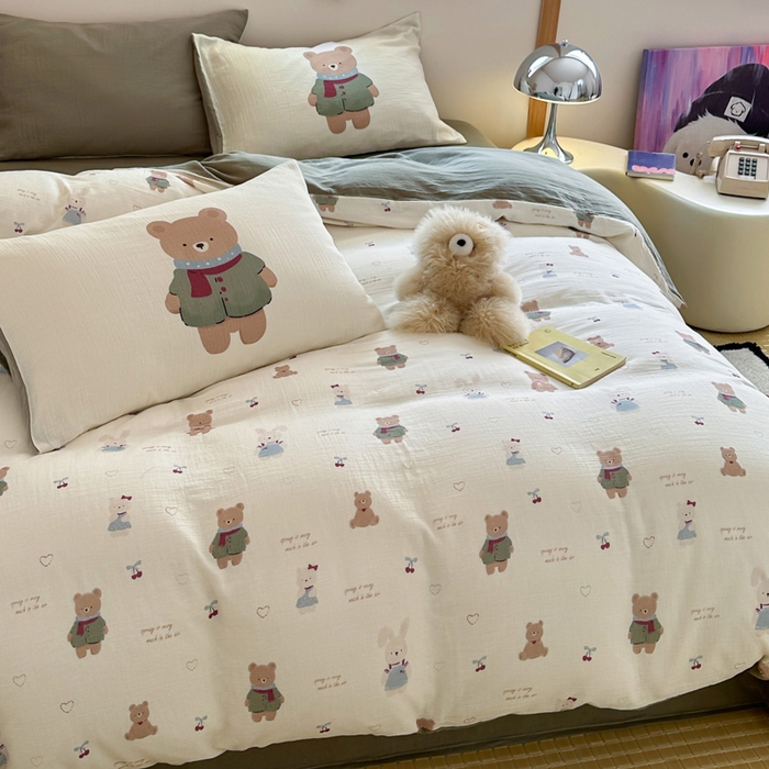 91家纺网 家纺一手货源 找家纺 咏绒家纺工厂店 2025新款全棉皱皱纱大版卡通数码印花款四件套 樱桃真甜-奶白