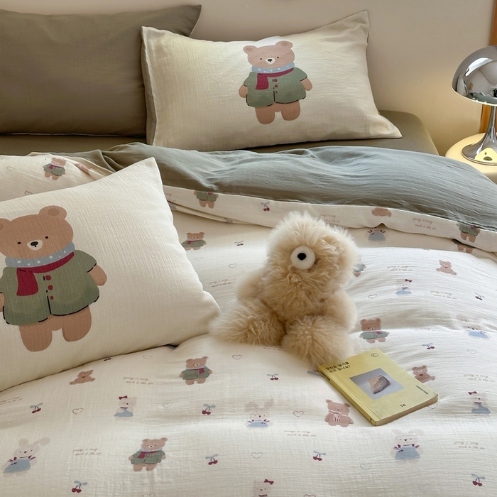 91家纺网 家纺一手货源 找家纺 咏绒家纺工厂店 2025新款全棉皱皱纱大版卡通数码印花款四件套 樱桃真甜-奶白