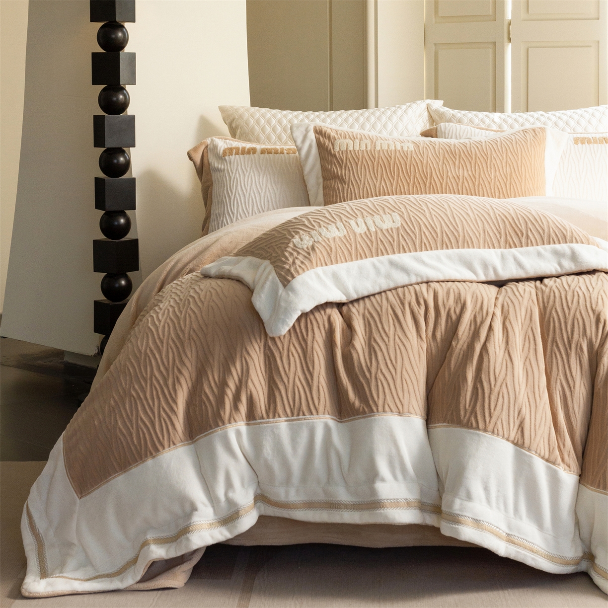 91家纺网 家纺一手货源 找家纺 （总）馨蕊家居 2025新款意大利进口高精密刺绣拼角工艺秋冬法式高奢雪貂绒系列-绒雪芙 会员-10【券后控价358/378】