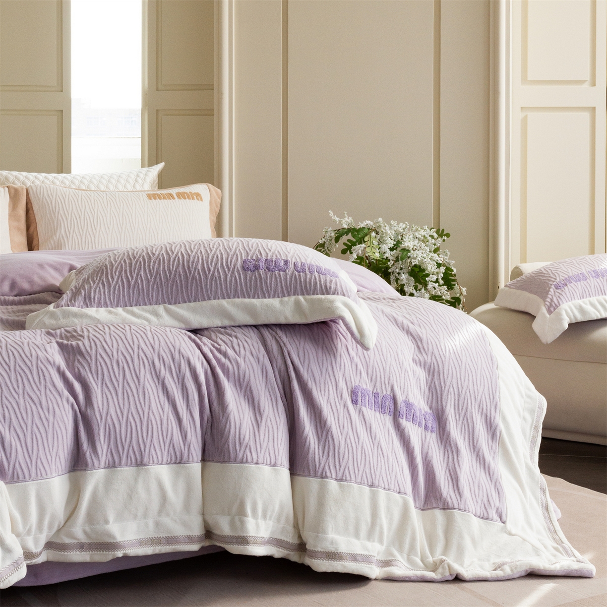 91家纺网 家纺一手货源 找家纺 馨蕊家居 2025新款意大利进口高精密刺绣拼角工艺秋冬法式高奢雪貂绒系列-绒雪芙 会员-10【券后控价358/378】 绒雪芙-婉若紫