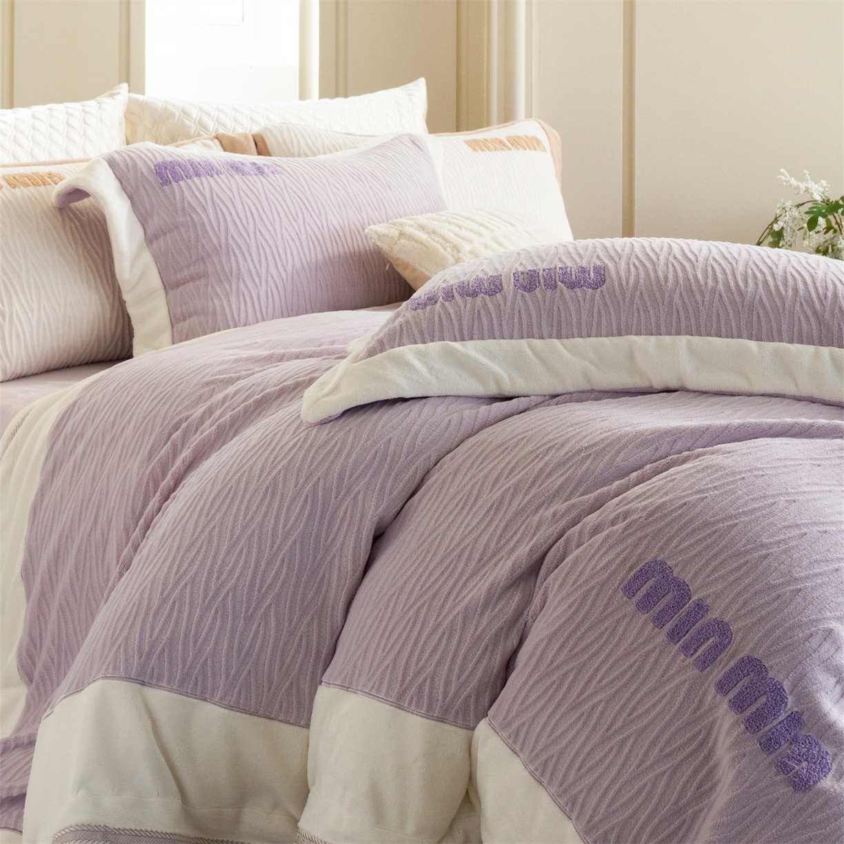 91家纺网 家纺一手货源 找家纺 馨蕊家居 2025新款意大利进口高精密刺绣拼角工艺秋冬法式高奢雪貂绒系列-绒雪芙 会员-10【券后控价358/378】 绒雪芙-婉若紫