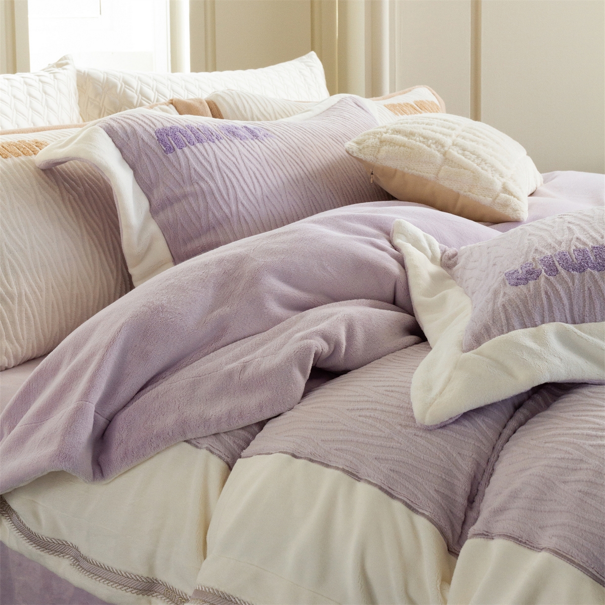 91家纺网 家纺一手货源 找家纺 馨蕊家居 2025新款意大利进口高精密刺绣拼角工艺秋冬法式高奢雪貂绒系列-绒雪芙 会员-10【券后控价358/378】 绒雪芙-婉若紫