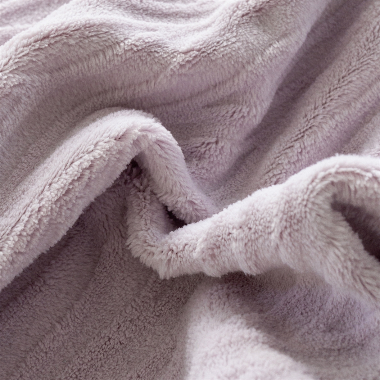 91家纺网 家纺一手货源 找家纺 馨蕊家居 2025新款意大利进口高精密刺绣拼角工艺秋冬法式高奢雪貂绒系列-绒雪芙 会员-10【券后控价358/378】 绒雪芙-婉若紫