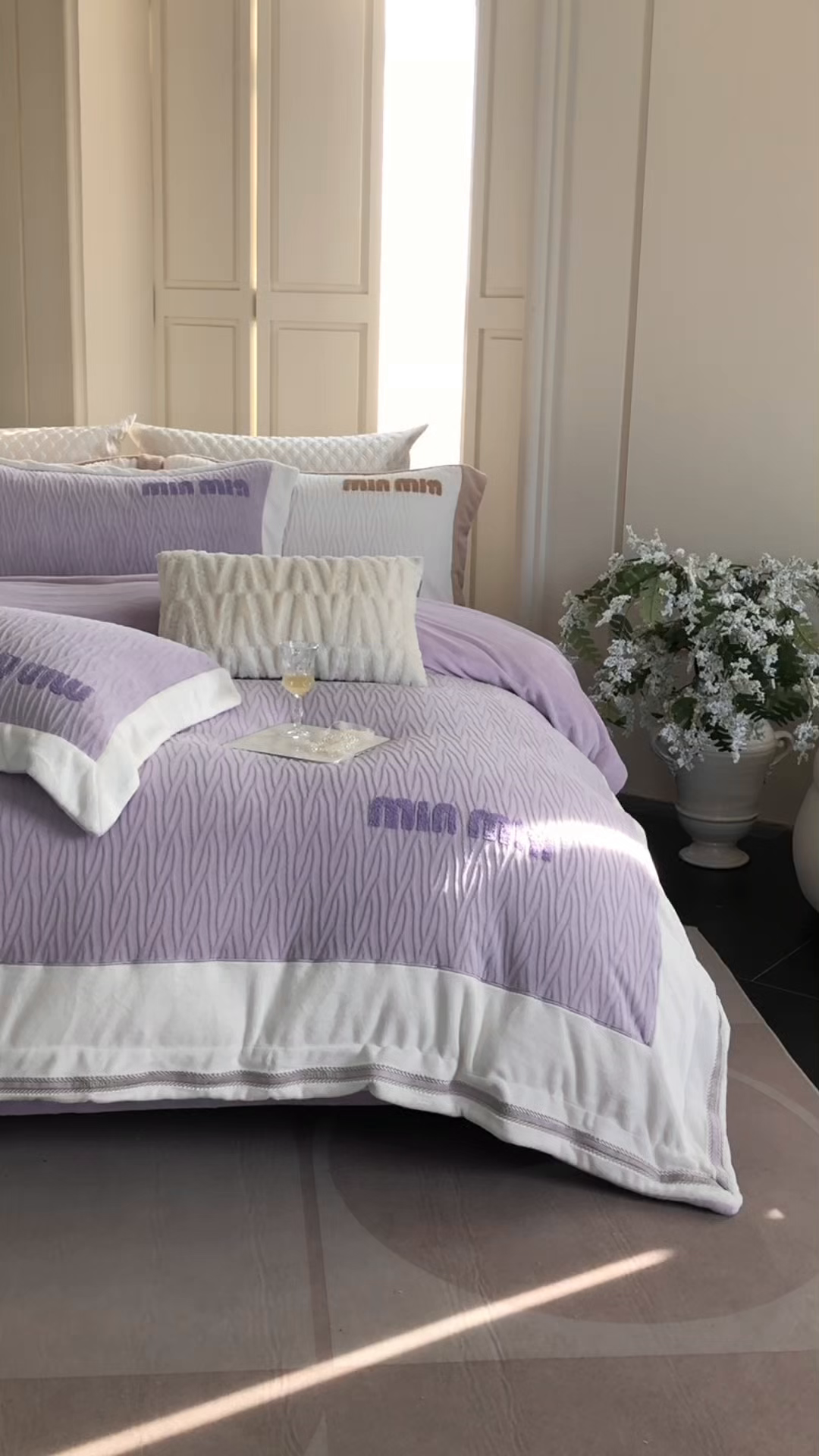 91家纺网 家纺一手货源 找家纺 馨蕊家居 2025新款意大利进口高精密刺绣拼角工艺秋冬法式高奢雪貂绒系列-绒雪芙 会员-10【券后控价358/378】 绒雪芙-婉若紫