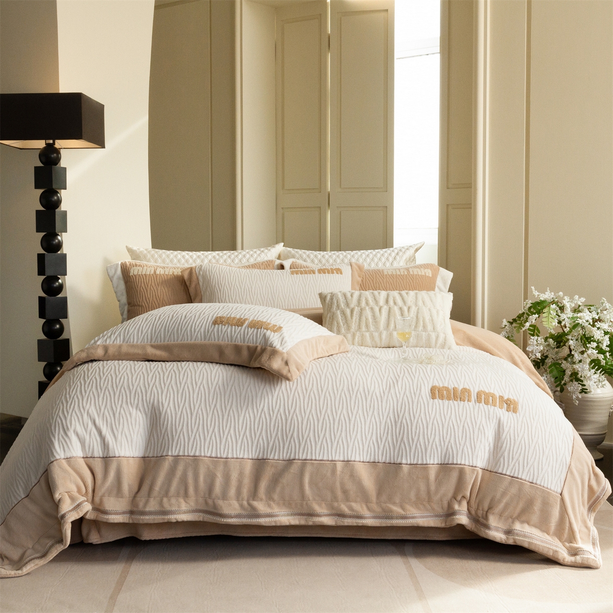 馨蕊家居 2025新款意大利进口高精密刺绣拼角工艺秋冬法式高奢雪貂绒系列-绒雪芙 会员-10【券后控价358/378】 绒雪芙-月光白