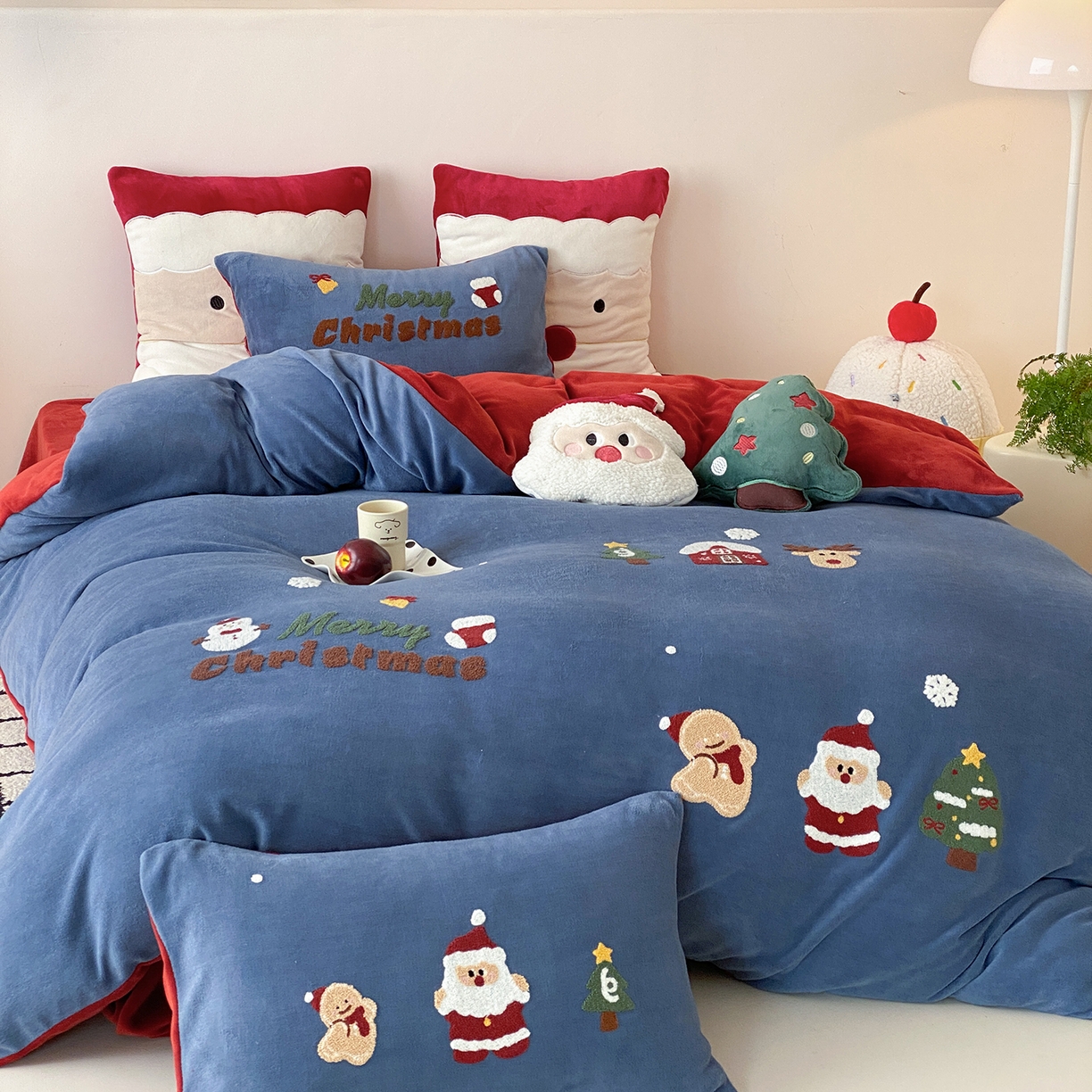 91家纺网 家纺一手货源 找家纺 （总）星野 2025秋冬新品高克重牛奶绒毛巾绣卡通四件套-圣诞童话（商家控价券后：288/318/338）