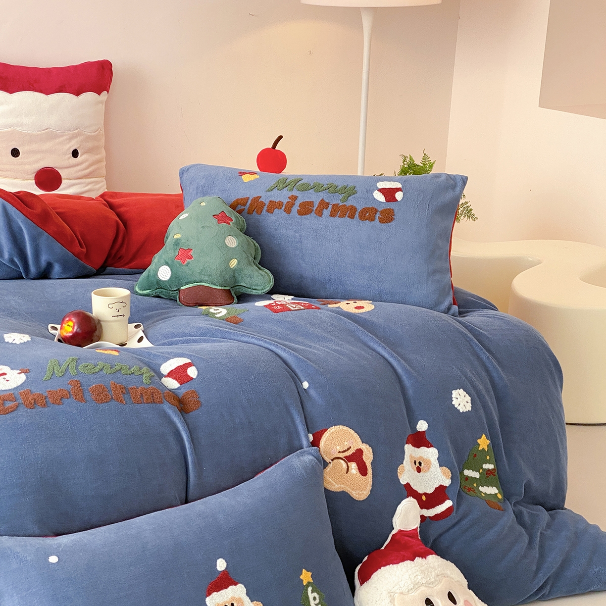 91家纺网 家纺一手货源 找家纺 （总）星野 2025秋冬新品高克重牛奶绒毛巾绣卡通四件套-圣诞童话（商家控价券后：288/318/338）