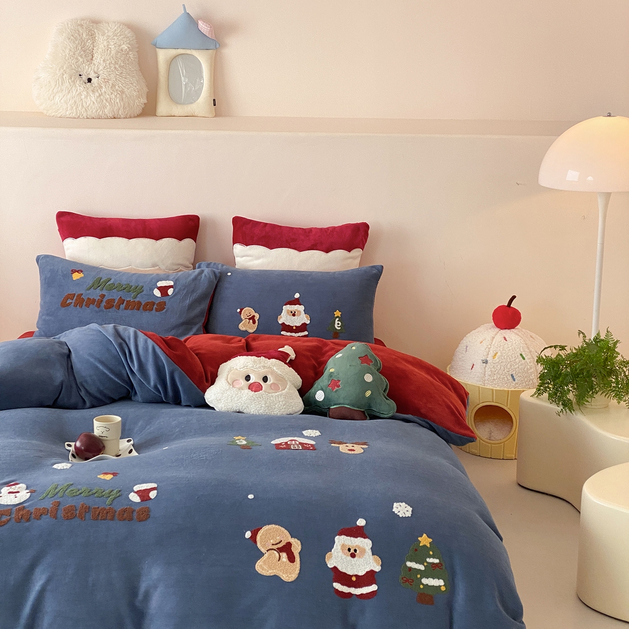 91家纺网 家纺一手货源 找家纺 （总）星野 2025秋冬新品高克重牛奶绒毛巾绣卡通四件套-圣诞童话（商家控价券后：288/318/338）