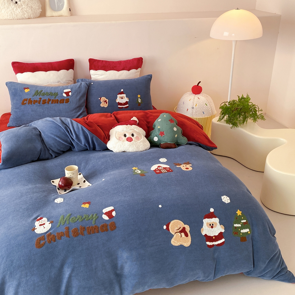 91家纺网 家纺一手货源 找家纺 （总）星野 2025秋冬新品高克重牛奶绒毛巾绣卡通四件套-圣诞童话（商家控价券后：288/318/338）