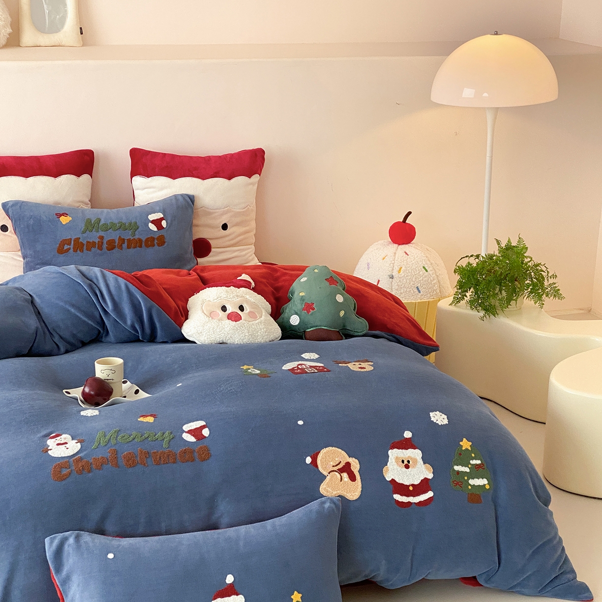 91家纺网 家纺一手货源 找家纺 （总）星野 2025秋冬新品高克重牛奶绒毛巾绣卡通四件套-圣诞童话（商家控价券后：288/318/338）