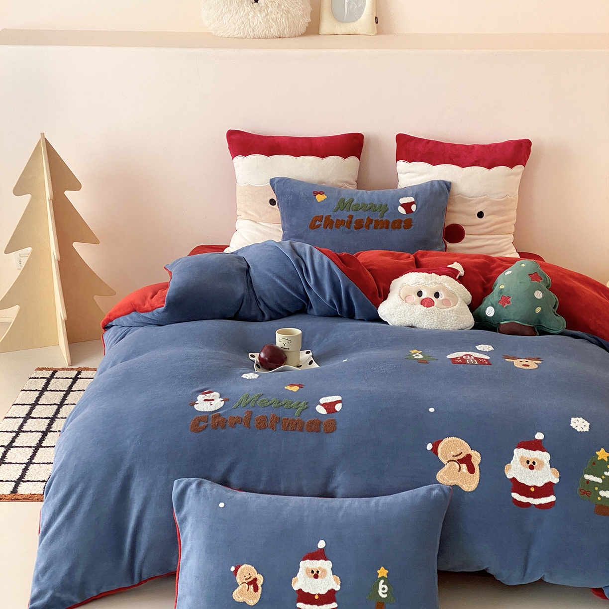 91家纺网 家纺一手货源 找家纺 （总）星野 2025秋冬新品高克重牛奶绒毛巾绣卡通四件套-圣诞童话（商家控价券后：288/318/338）