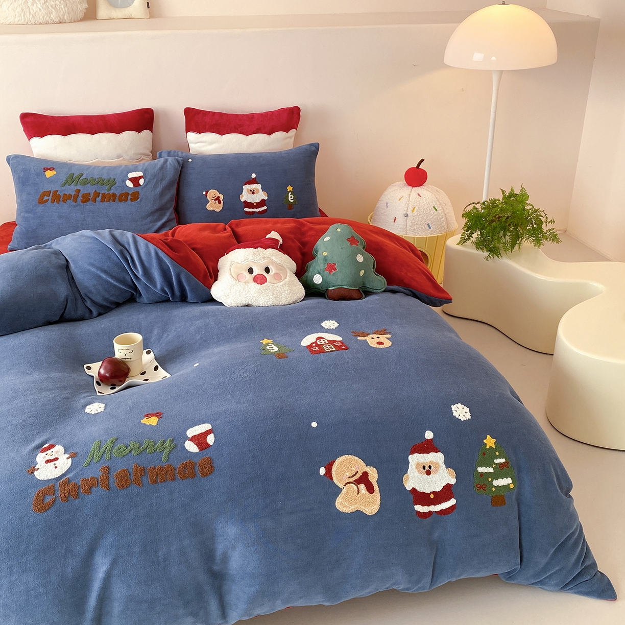 91家纺网 家纺一手货源 找家纺 （总）星野 2025秋冬新品高克重牛奶绒毛巾绣卡通四件套-圣诞童话（商家控价券后：288/318/338）