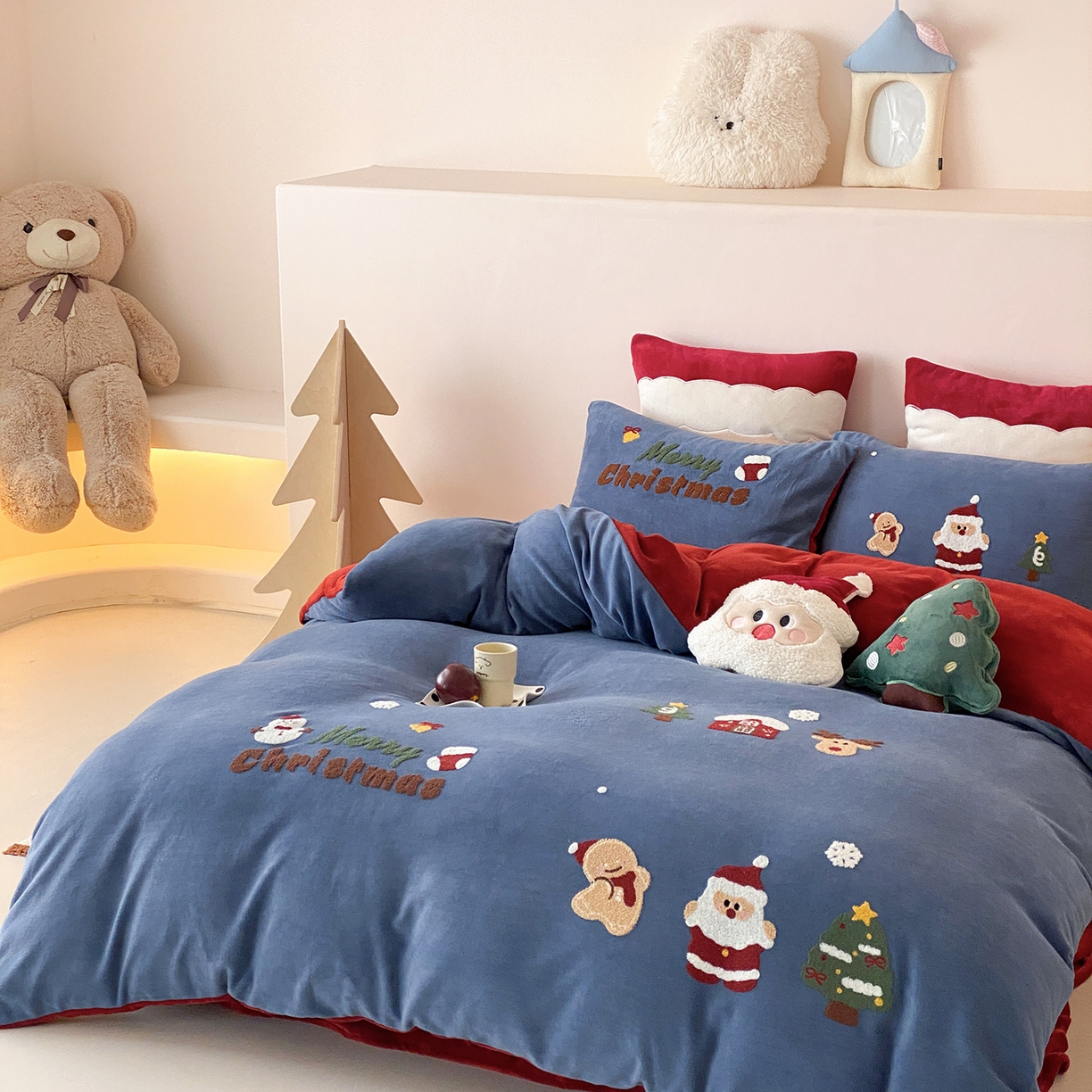 91家纺网 家纺一手货源 找家纺 （总）星野 2025秋冬新品高克重牛奶绒毛巾绣卡通四件套-圣诞童话（商家控价券后：288/318/338）