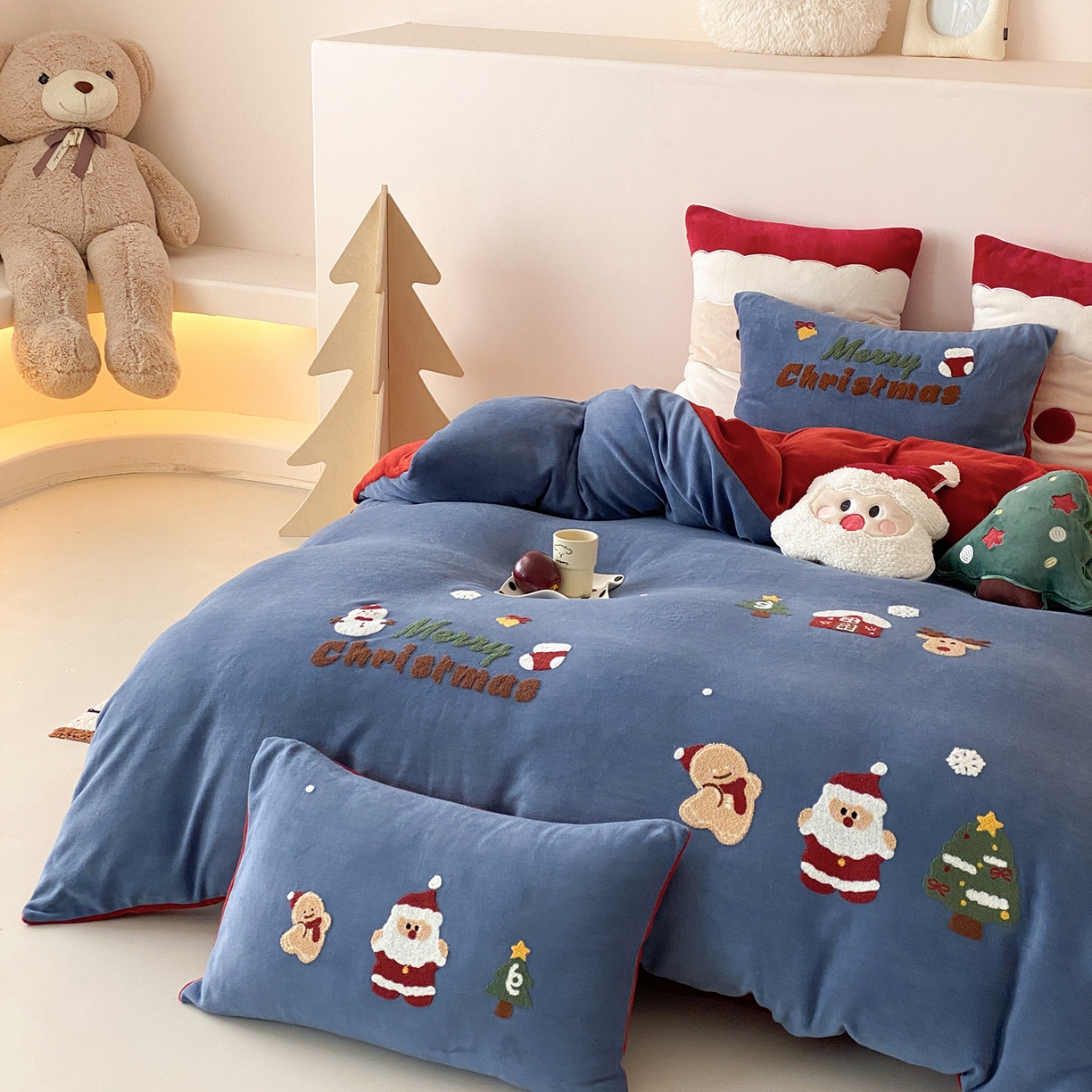 91家纺网 家纺一手货源 找家纺 （总）星野 2025秋冬新品高克重牛奶绒毛巾绣卡通四件套-圣诞童话（商家控价券后：288/318/338）