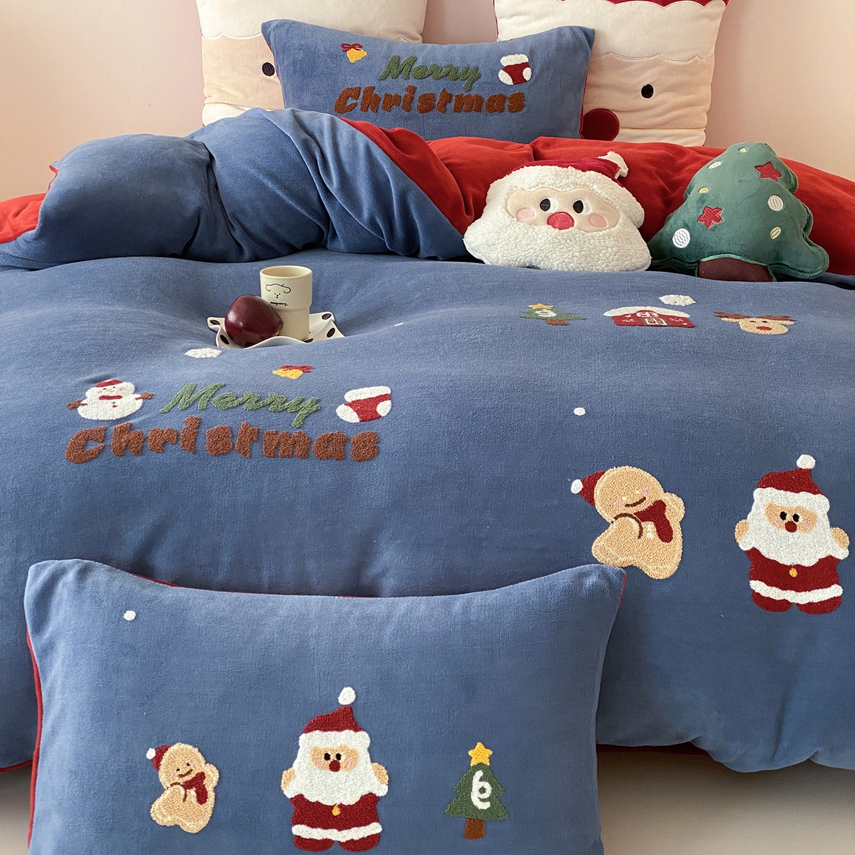 91家纺网 家纺一手货源 找家纺 （总）星野 2025秋冬新品高克重牛奶绒毛巾绣卡通四件套-圣诞童话（商家控价券后：288/318/338）