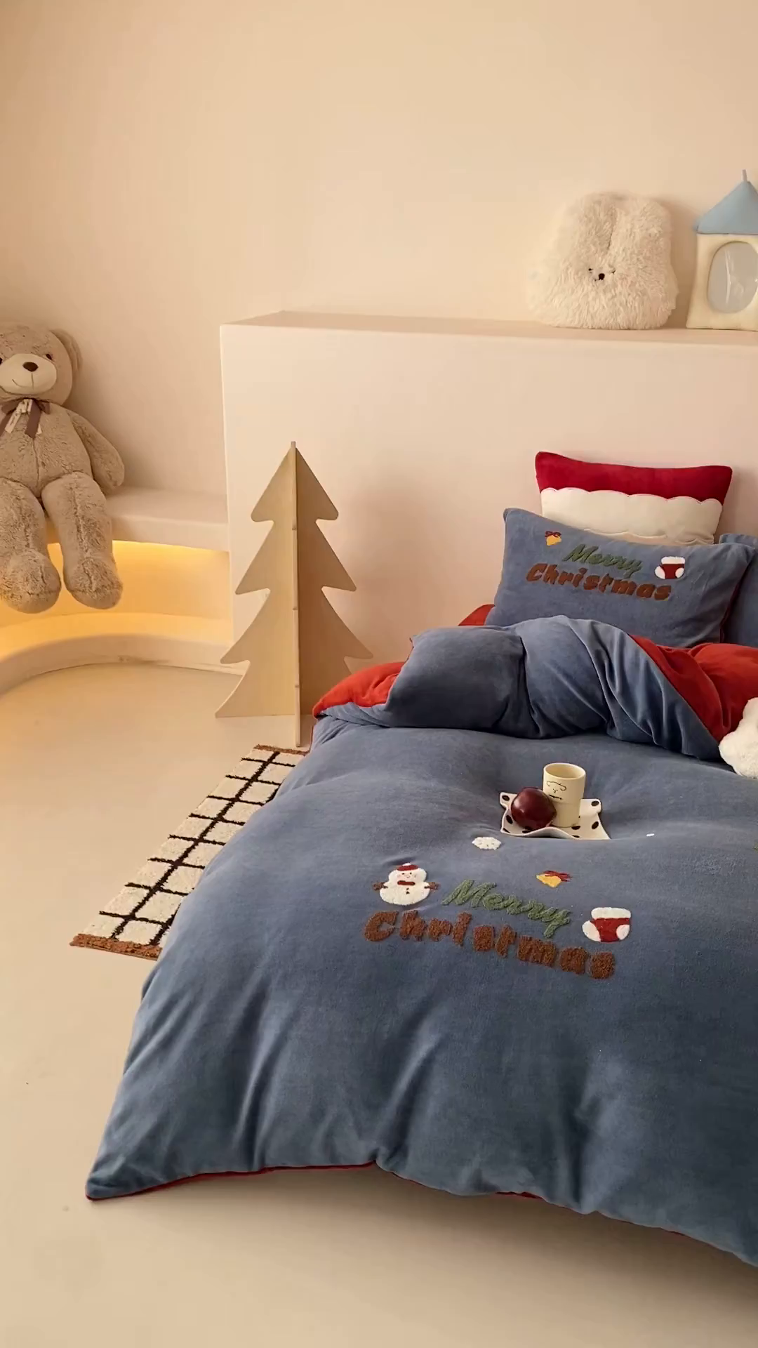 91家纺网 家纺一手货源 找家纺 （总）星野 2025秋冬新品高克重牛奶绒毛巾绣卡通四件套-圣诞童话（商家控价券后：288/318/338）