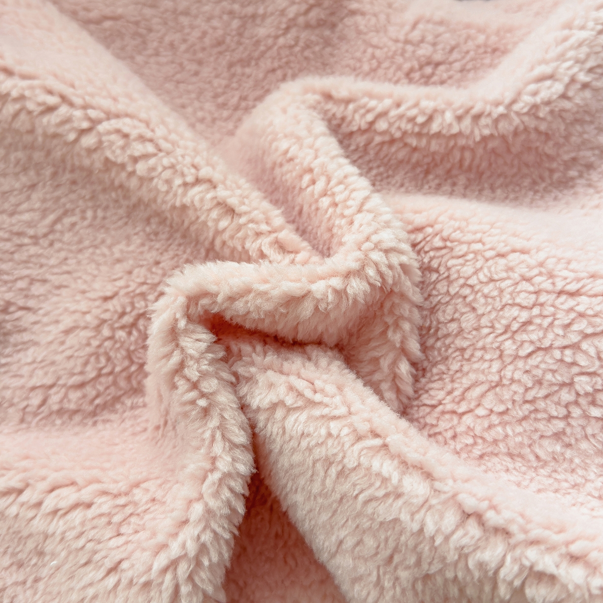 91家纺网 家纺一手货源 找家纺 诺可 2025新款丹麦绒贴布绣手提小猫抱枕被 小猫-粉