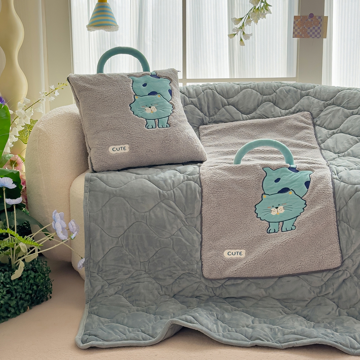 诺可 2025新款丹麦绒贴布绣手提小猫抱枕被 小猫-灰