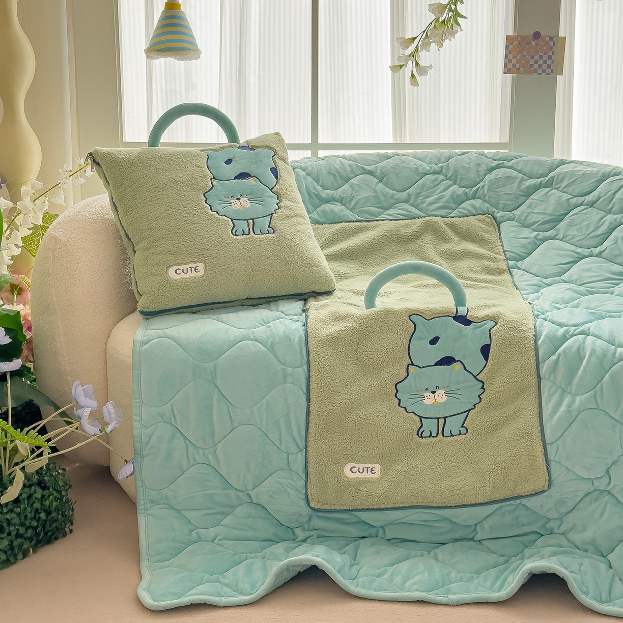 诺可 2025新款丹麦绒贴布绣手提小猫抱枕被 小猫-绿