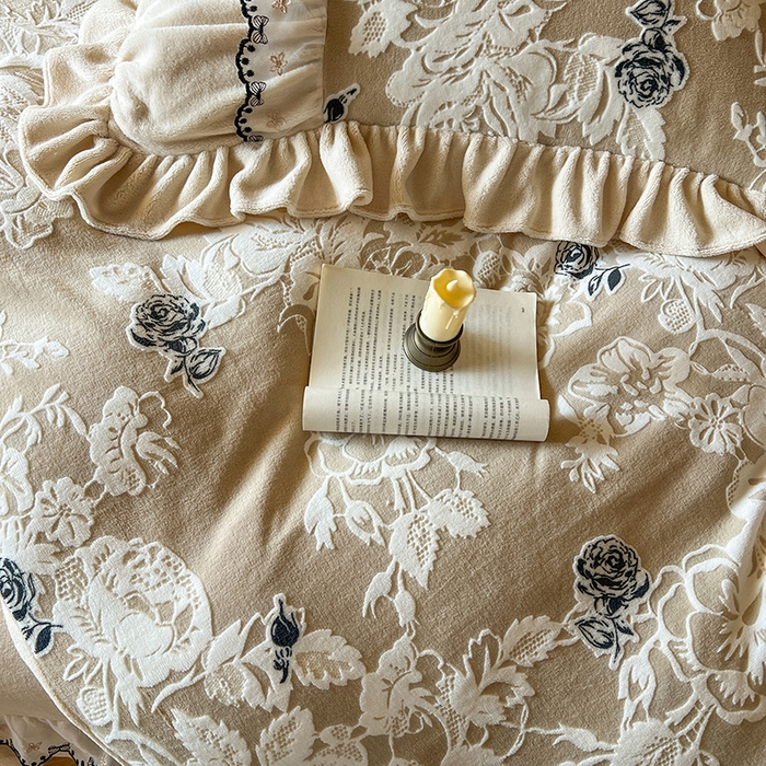 91家纺网 家纺一手货源 找家纺 网红馆（ck家纺） 2025新款牛奶绒雕花花边四件套--国色天香 国色天香 卡其