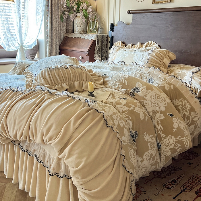 91家纺网 家纺一手货源 找家纺 网红馆（ck家纺） 2025新款牛奶绒雕花花边四件套--国色天香 国色天香 卡其