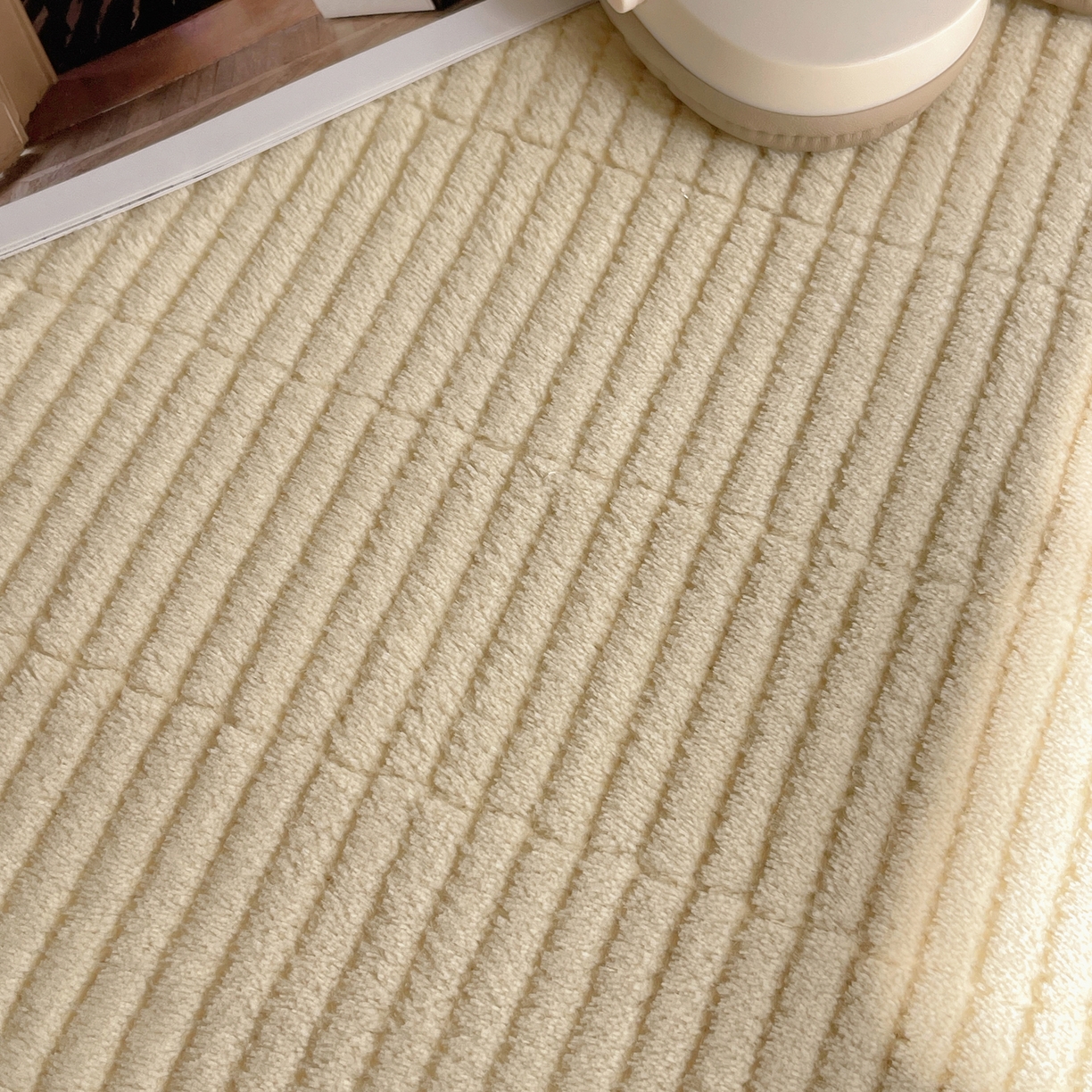 91家纺网 家纺一手货源 找家纺 桃子家居 2025新款韩系撞色毛巾绣大眼睛加厚牛奶绒多功能床盖三件套单品 绒床盖-毛巾绣大眼黄