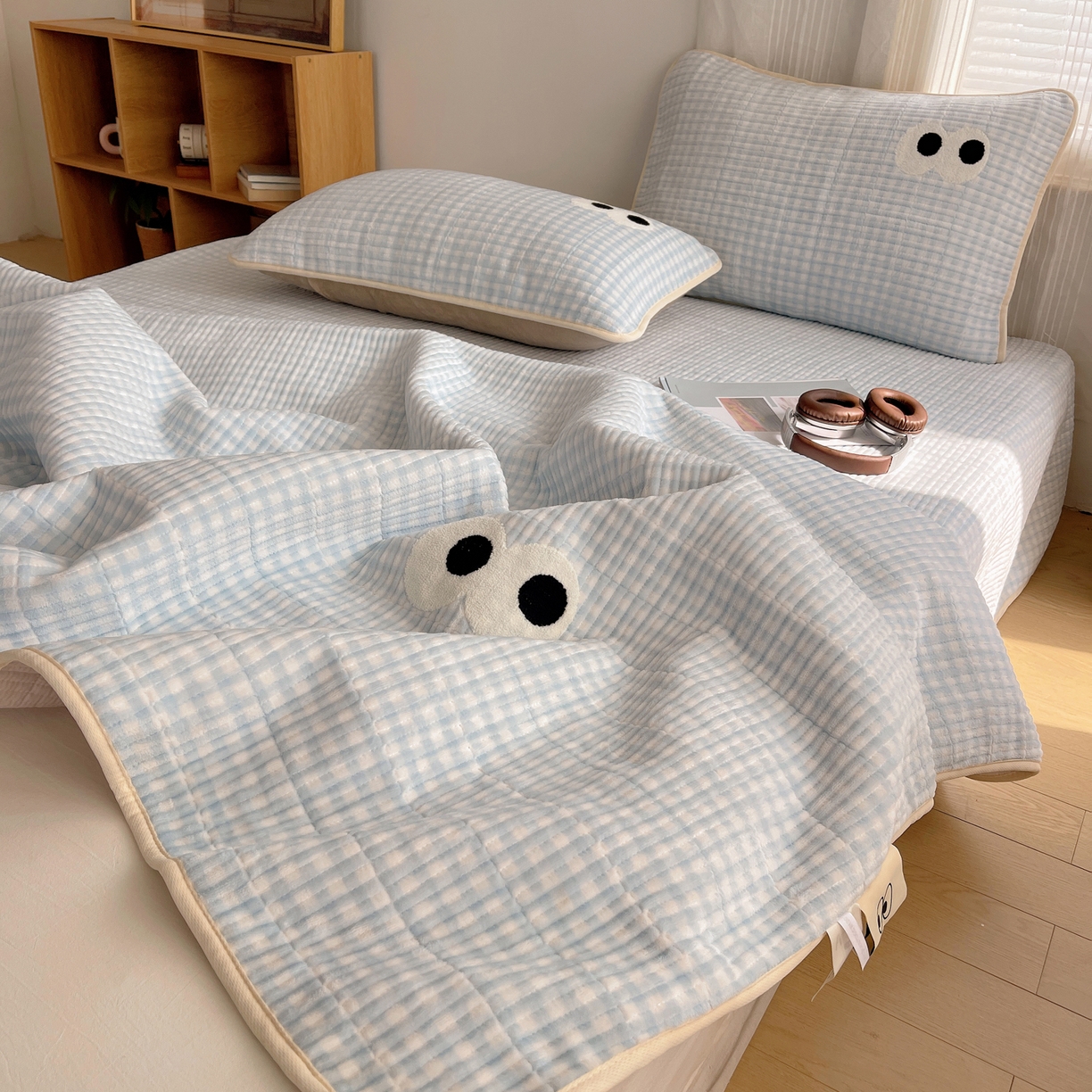 桃子家居 2025新款韩系撞色毛巾绣大眼睛加厚牛奶绒多功能床盖三件套单品 绒床盖-毛巾绣大眼蓝格