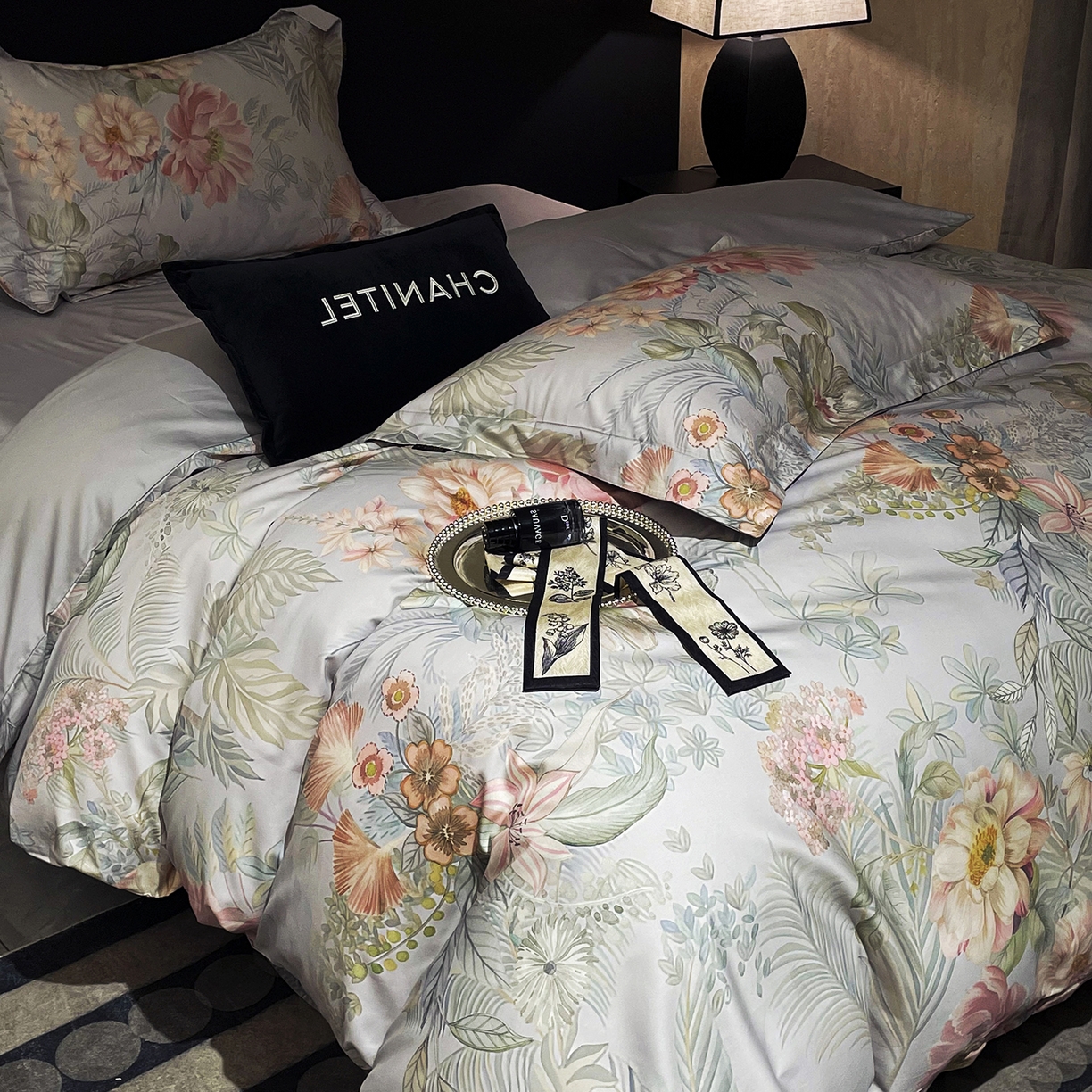 91家纺网 家纺一手货源 找家纺 大渔生活 2025新款贡缎长绒棉高品数码印花四件套 静若繁花