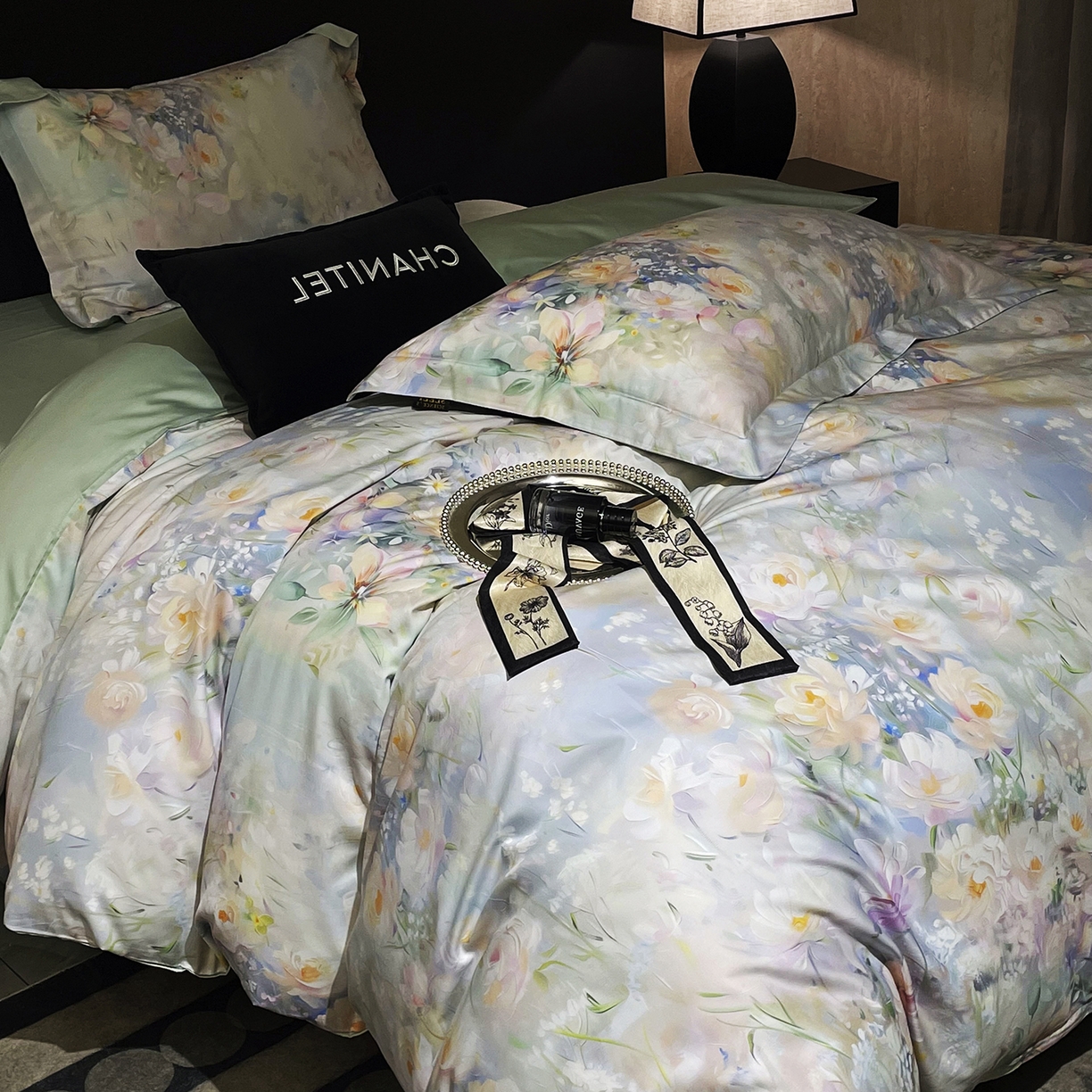 91家纺网 家纺一手货源 找家纺 大渔生活 2025新款贡缎长绒棉高品数码印花四件套 柔菌栀恋