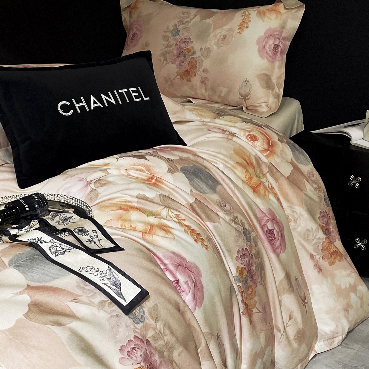 91家纺网 家纺一手货源 找家纺 大渔生活 2025新款贡缎长绒棉高品数码印花四件套 雾粉花槿