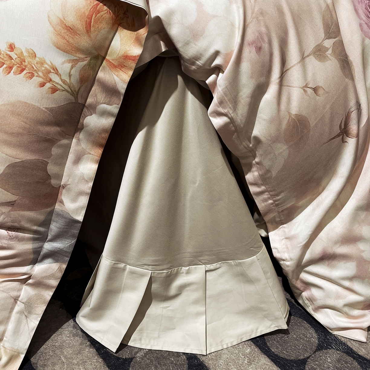 91家纺网 家纺一手货源 找家纺 大渔生活 2025新款贡缎长绒棉高品数码印花四件套 雾粉花槿