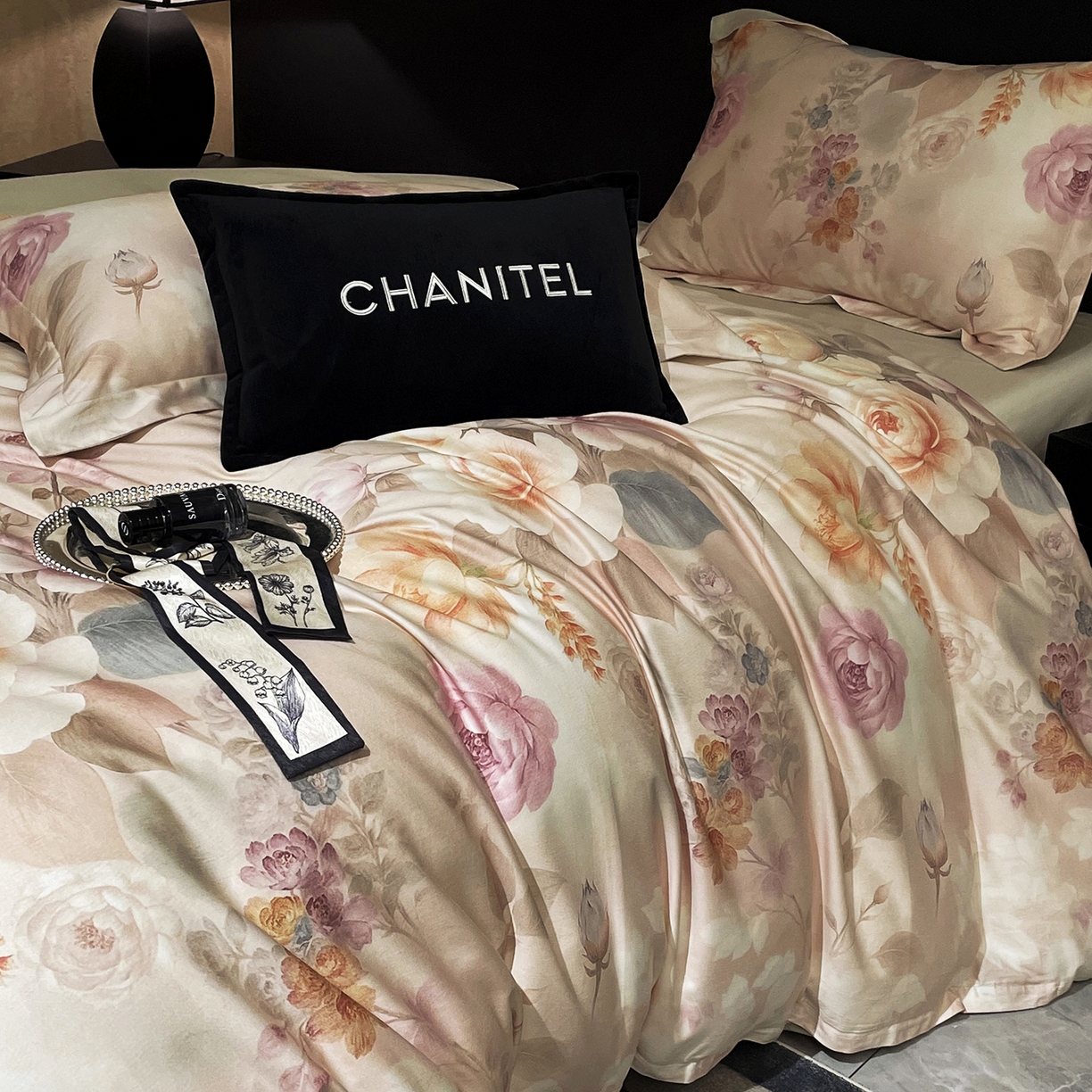 91家纺网 家纺一手货源 找家纺 大渔生活 2025新款贡缎长绒棉高品数码印花四件套 雾粉花槿