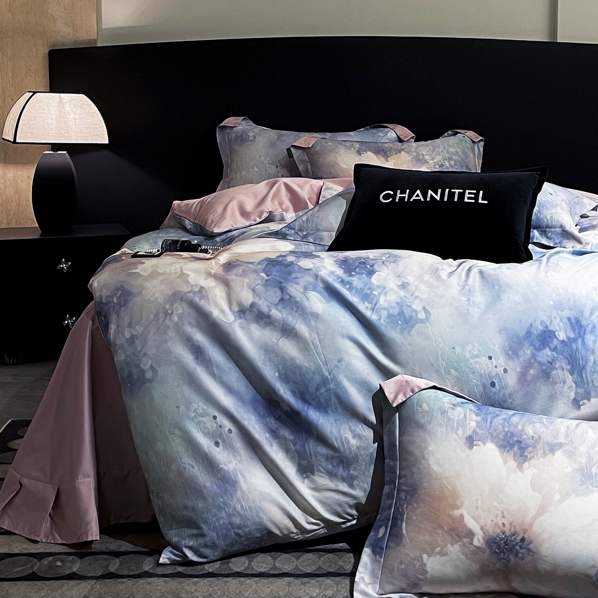 91家纺网 家纺一手货源 找家纺 大渔生活 2025新款贡缎长绒棉高品数码印花四件套 云花漾蓝