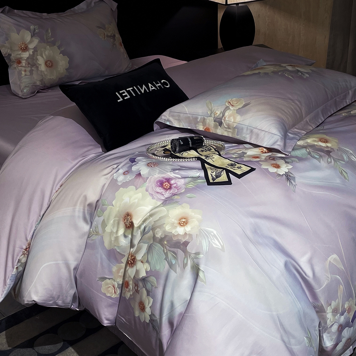 91家纺网 家纺一手货源 找家纺 大渔生活 2025新款贡缎长绒棉高品数码印花四件套 紫绫花梦