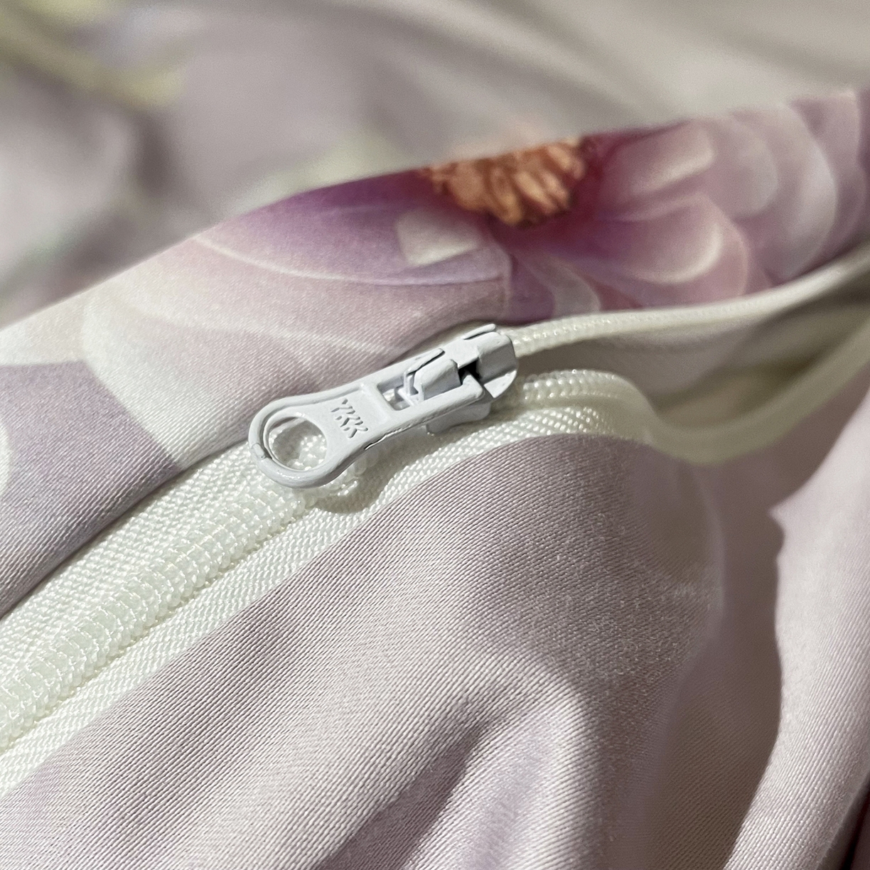 91家纺网 家纺一手货源 找家纺 大渔生活 2025新款贡缎长绒棉高品数码印花四件套 紫绫花梦