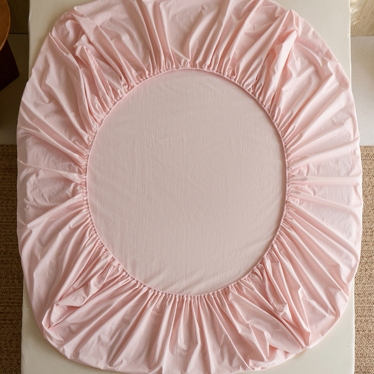 91家纺网 家纺一手货源 找家纺 轩和家居 2025新款全棉高支旧感砂洗长绒棉单床笠 薄樱粉