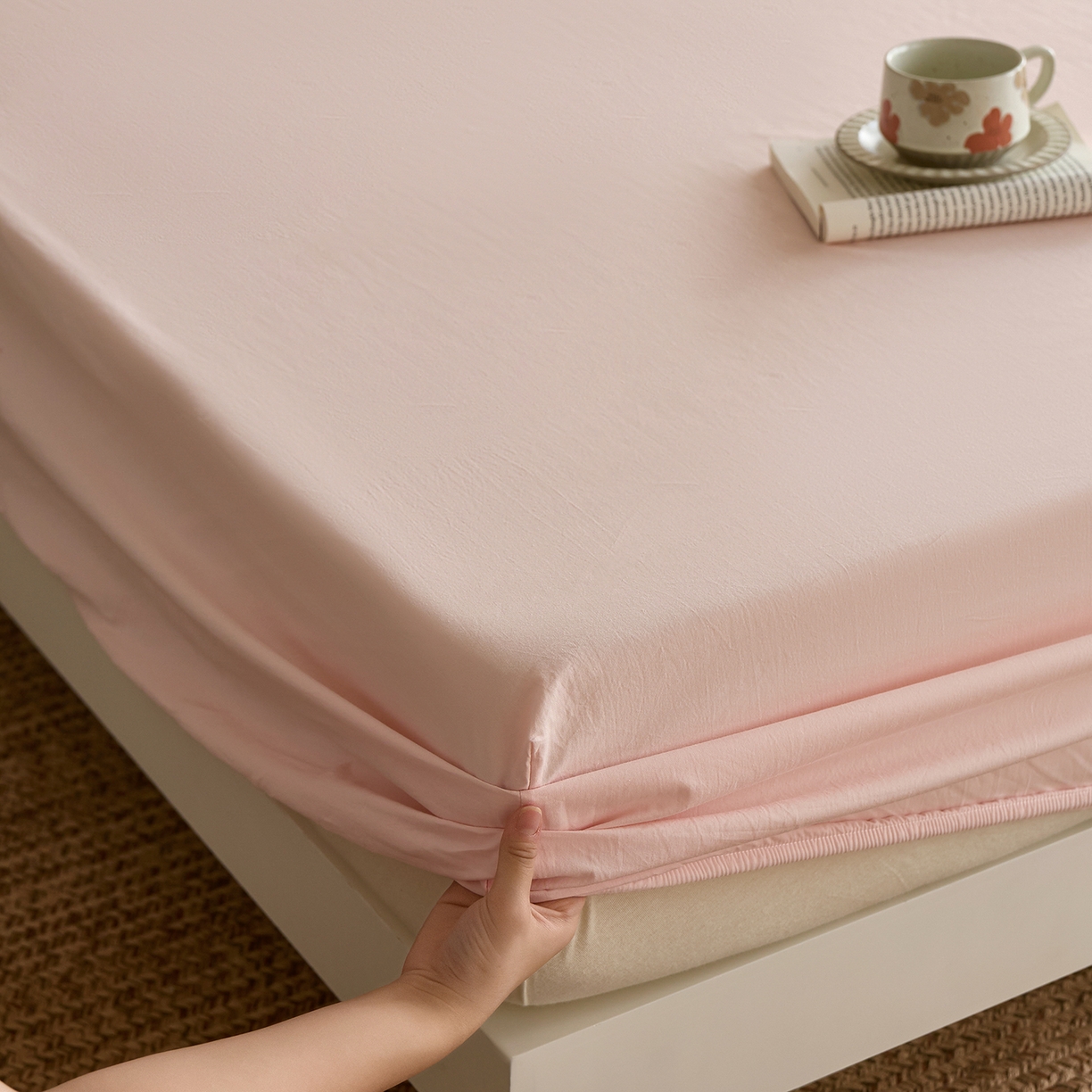 91家纺网 家纺一手货源 找家纺 轩和家居 2025新款全棉高支旧感砂洗长绒棉单床笠 薄樱粉