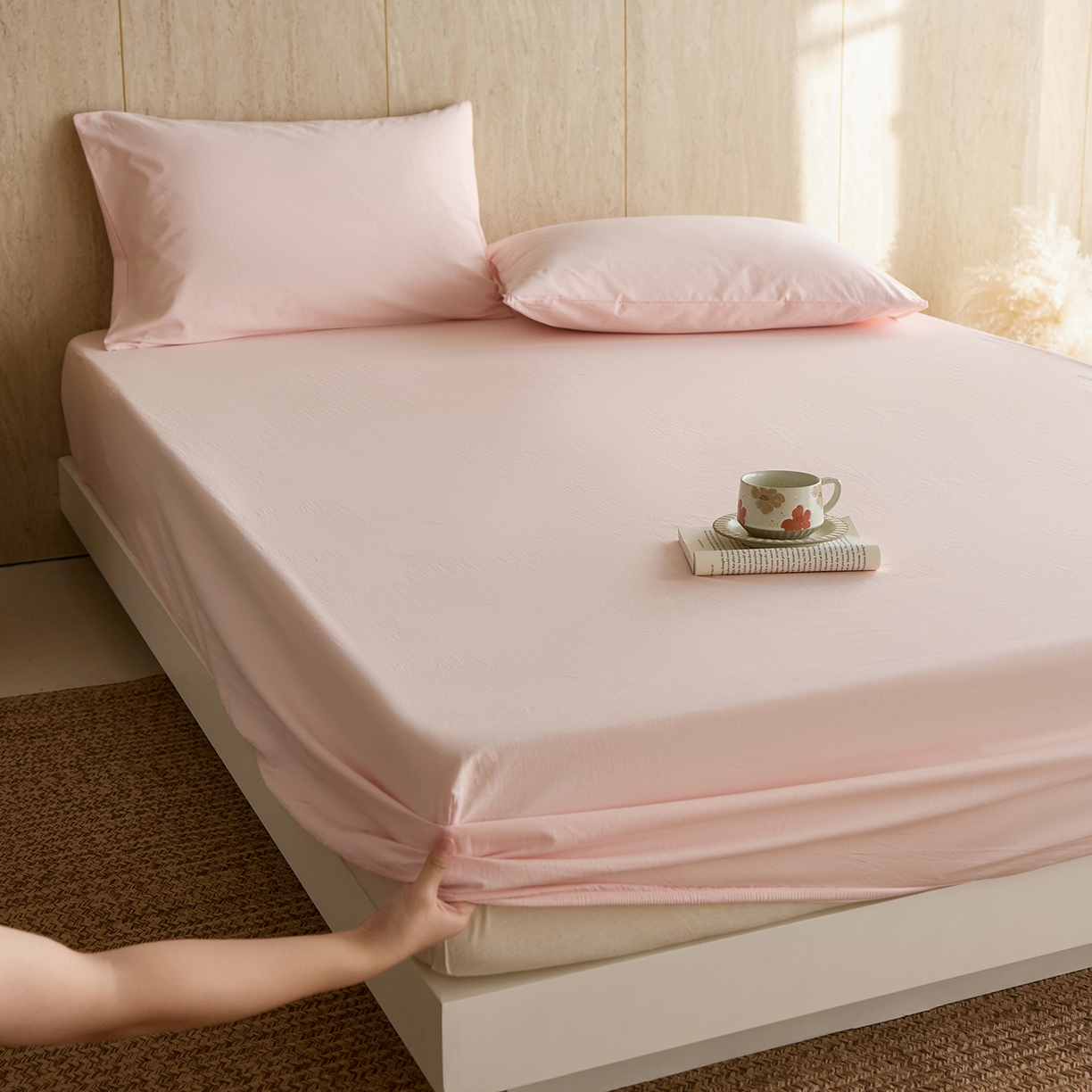 91家纺网 家纺一手货源 找家纺 轩和家居 2025新款全棉高支旧感砂洗长绒棉单床笠 薄樱粉