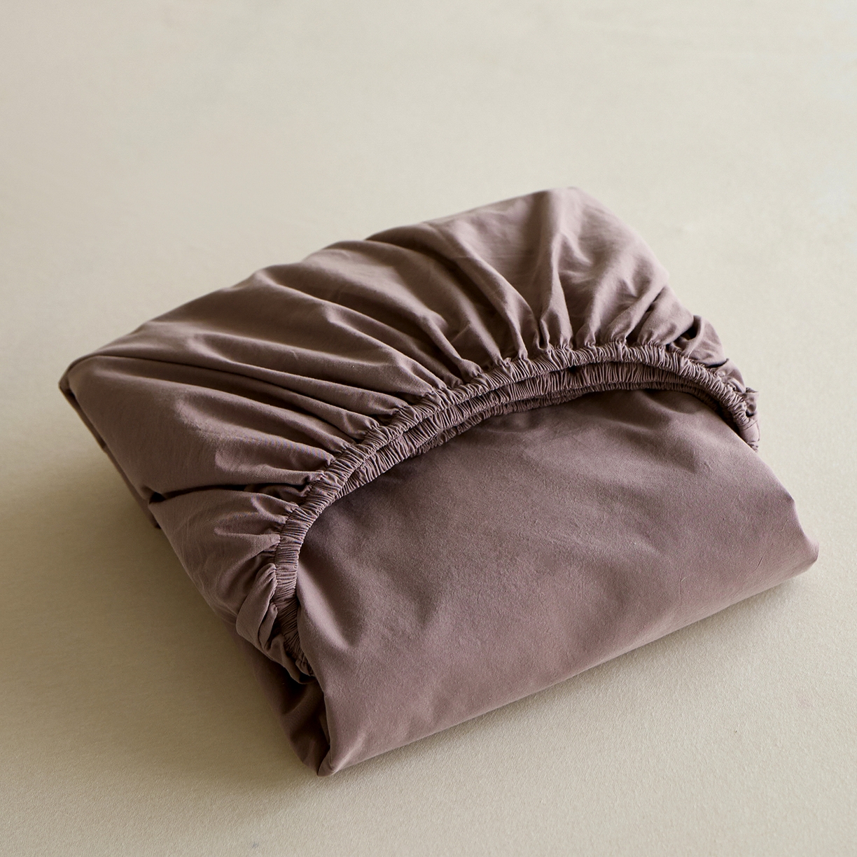 91家纺网 家纺一手货源 找家纺 轩和家居 2025新款全棉高支旧感砂洗长绒棉单床笠 豆沙色