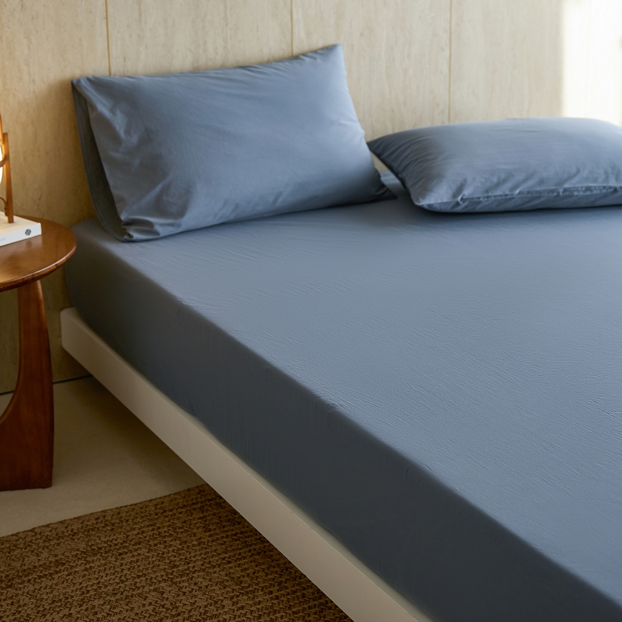 91家纺网 家纺一手货源 找家纺 轩和家居 2025新款全棉高支旧感砂洗长绒棉单床笠 霁兰色